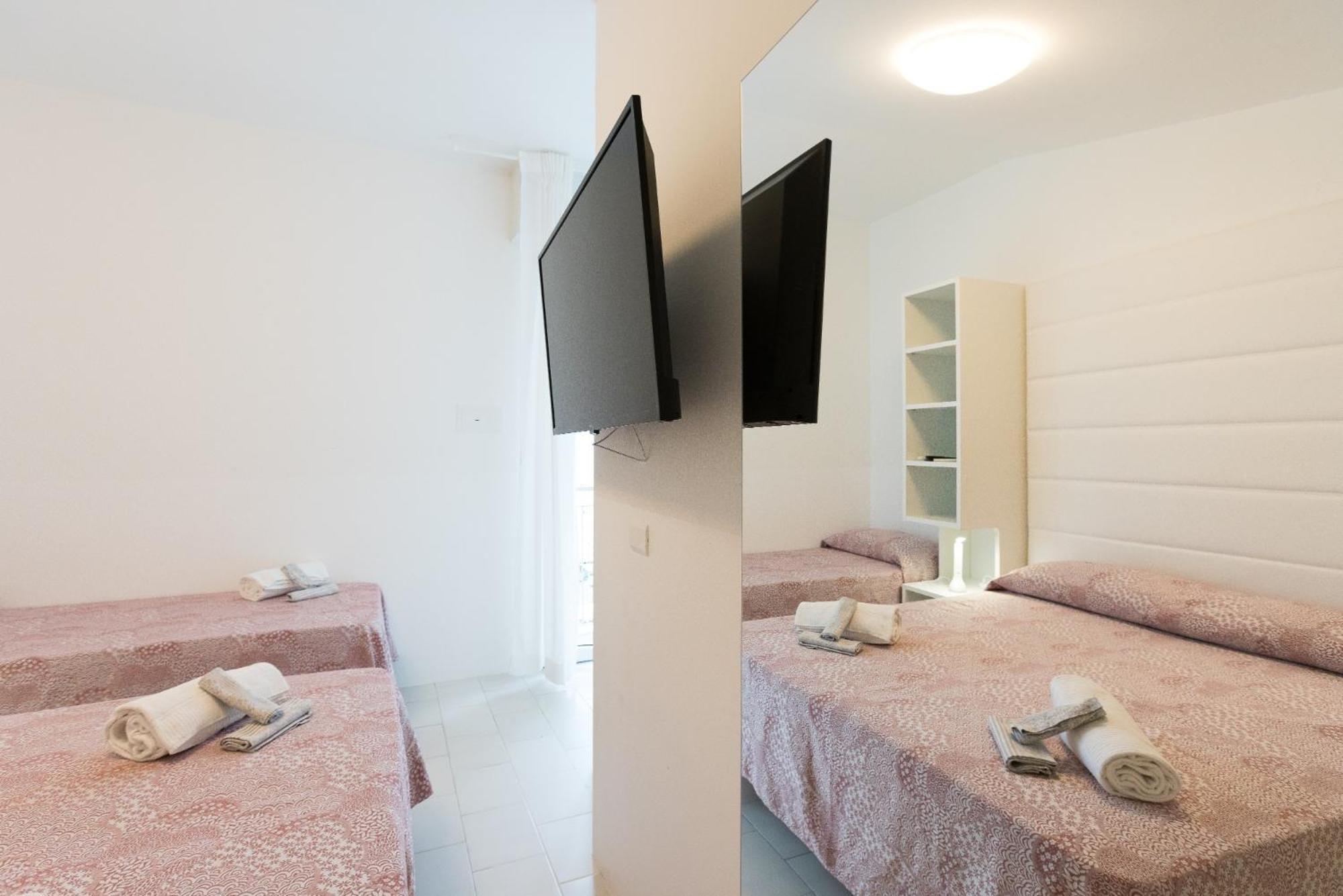Hotel Ninfea กัตตอลิกา ภายนอก รูปภาพ