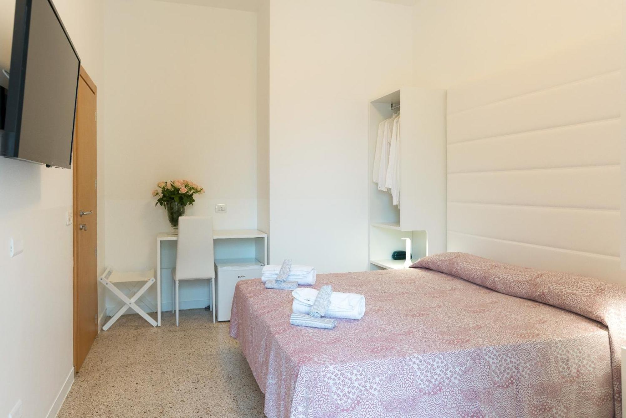 Hotel Ninfea กัตตอลิกา ภายนอก รูปภาพ
