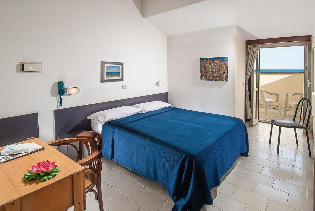 Hotel Ninfea กัตตอลิกา ภายนอก รูปภาพ